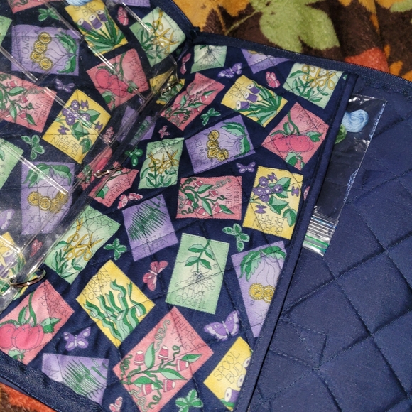 Quilted Cross Stitch Thread Organizer Bag Zip Around - Picture 6 of 9